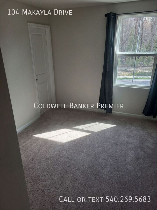 Building Photo - 104 Makayla Dr