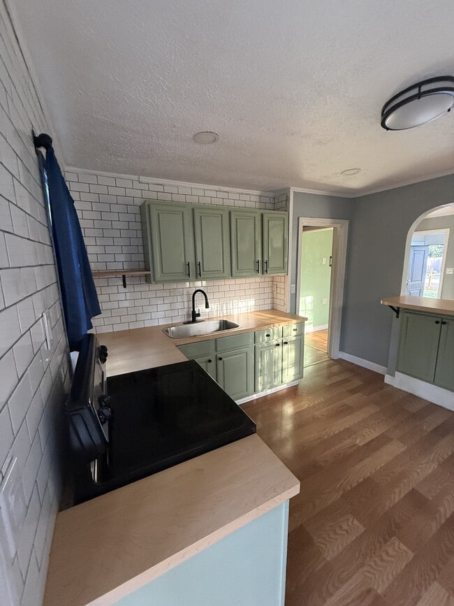 Building Photo - 215 Peachtree Cir