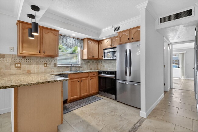 Building Photo - 497 Brittany K