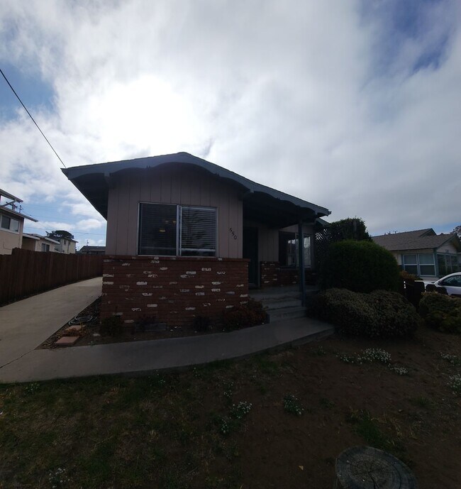Building Photo - 550 Piney Way