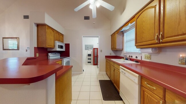 Building Photo - 1371 Nightingale