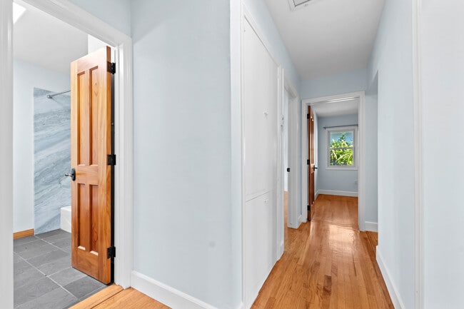 Building Photo - 425 Neptune Ave