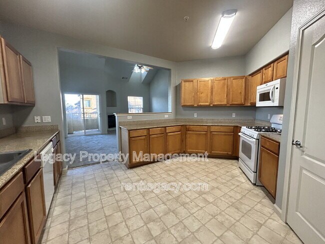 Building Photo - 5350 Dunlay Dr