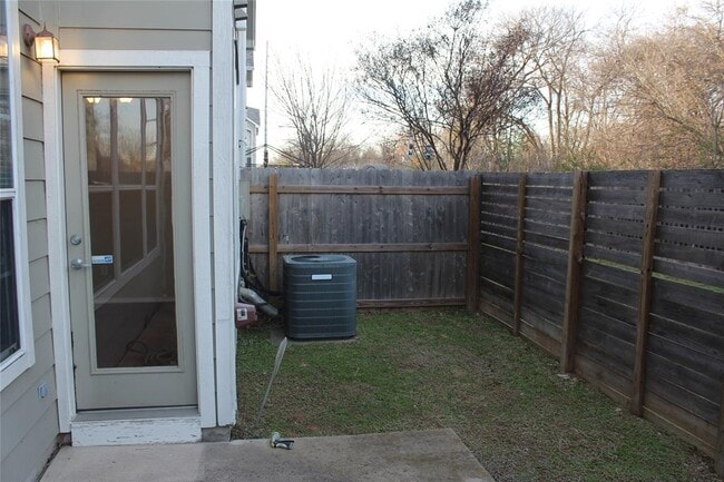 Building Photo - 2632 Century Park Blvd