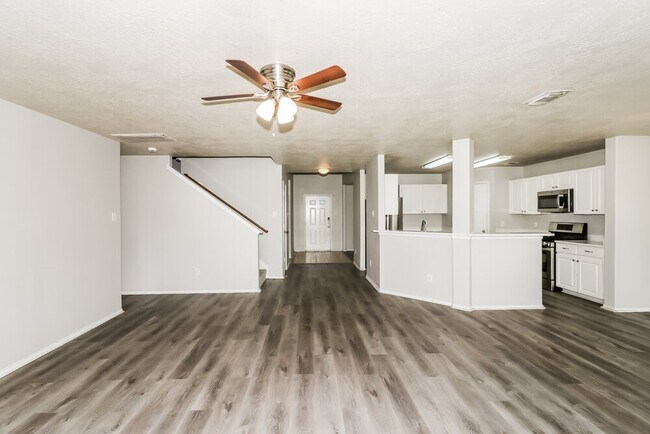 Building Photo - 19710 Rocky Shores Dr