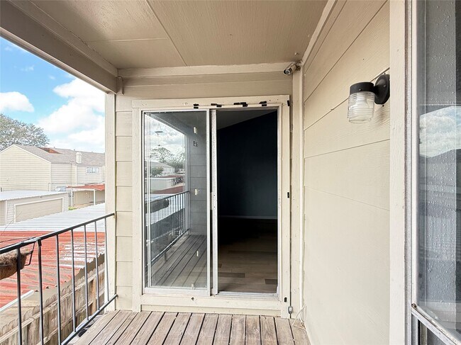 Building Photo - 10721 Sandpiper Dr