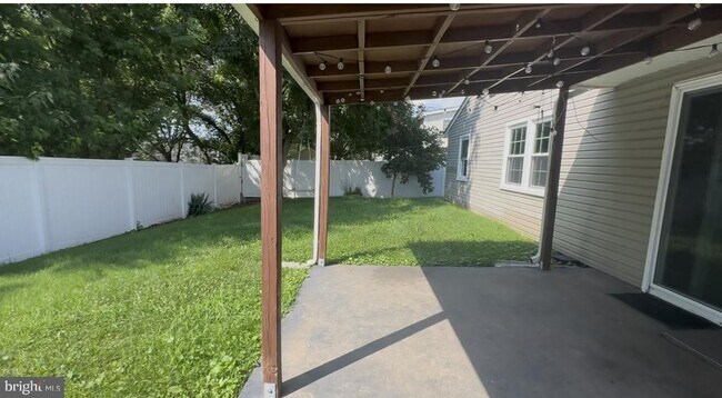 Building Photo - 4128 Point Hollow Ln