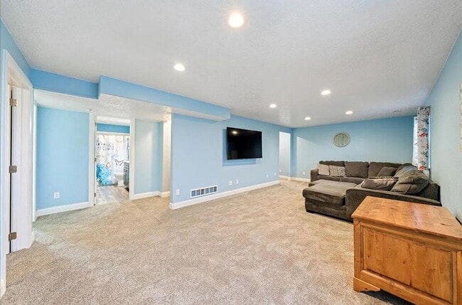 Building Photo - 810 E Homestead Dr