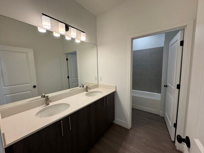 Building Photo - BEAUTIFUL 4 BD/2 BA Home in Palm Bay! Great Location!