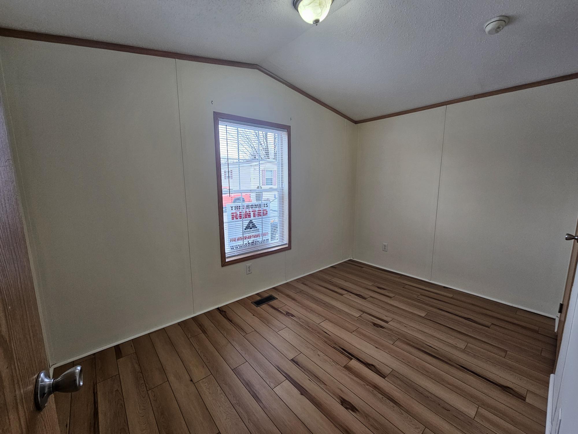 Building Photo - 202 Elm Ln