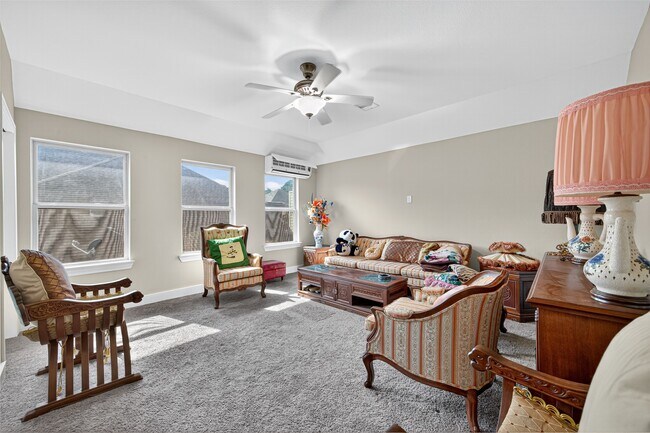 Building Photo - 15802 Pine Cone Ln