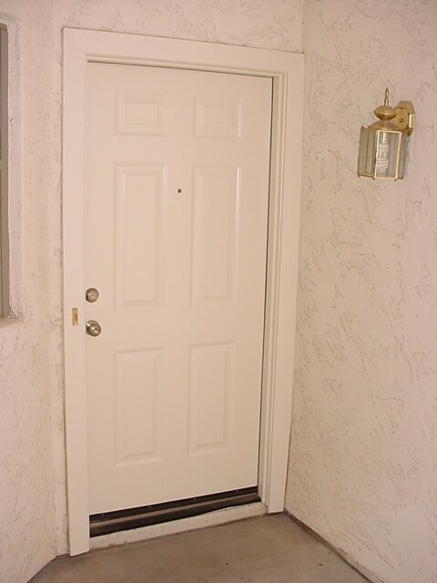 Building Photo - Fantastic home in gated Brenna Park.