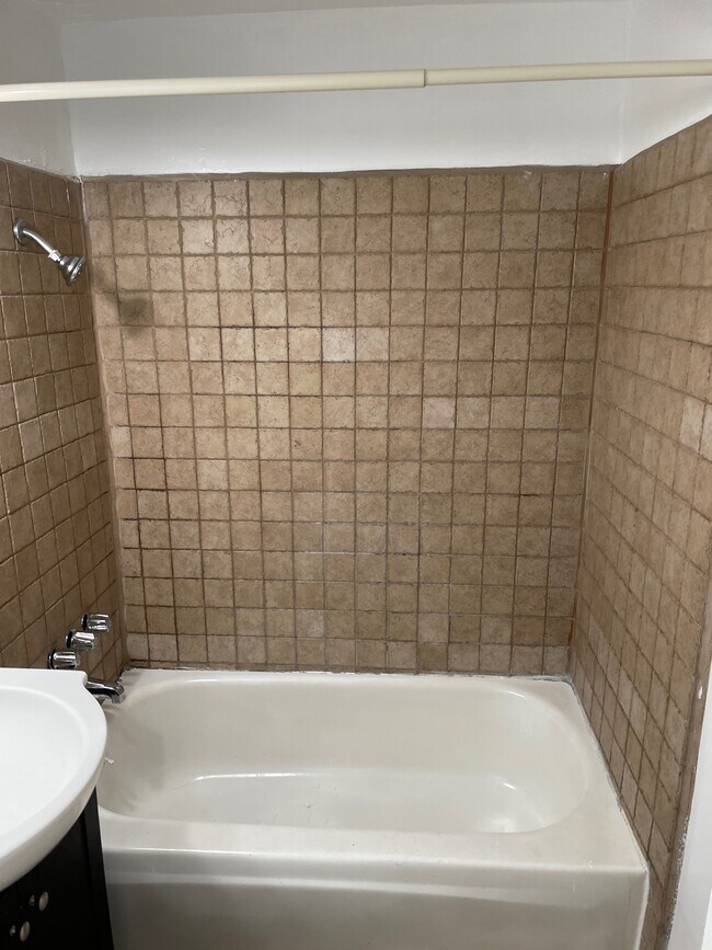 Building Photo - 4234 Mont Clair St