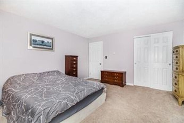 Building Photo - 126 Parker St