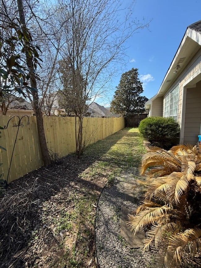 Building Photo - In The Haven - 3BD/2BA