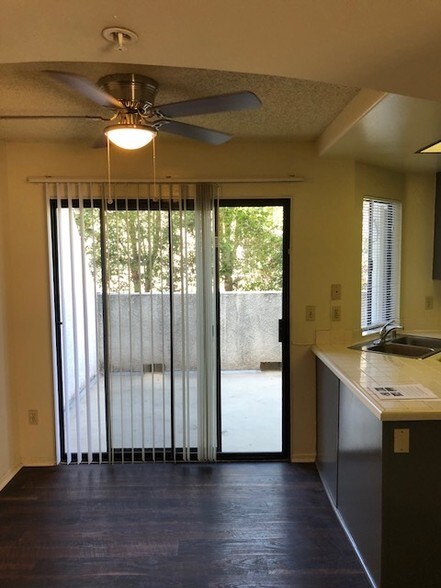 Building Photo - 707 S Webster Ave