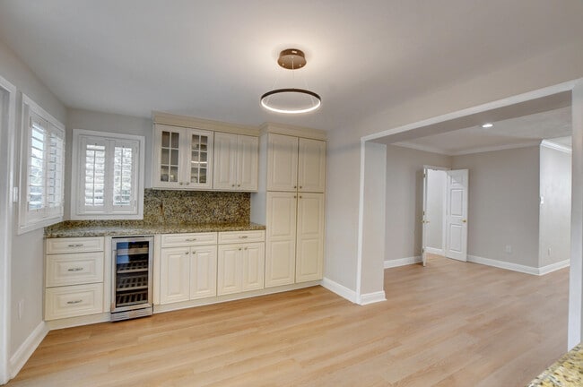 Building Photo - 1010 SW 1st St