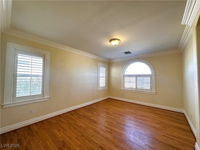 Building Photo - 271 Tayman Park Ave