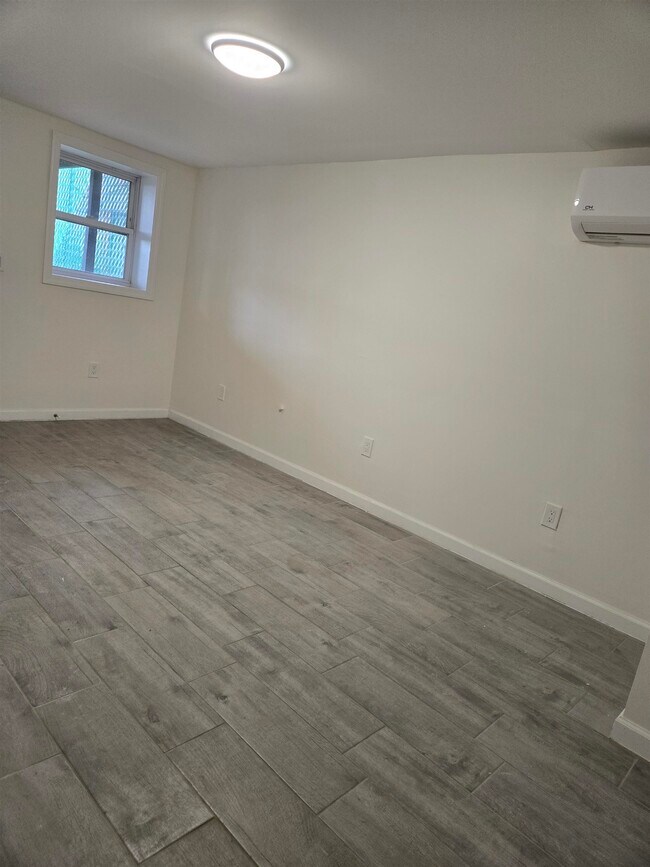 Building Photo - 38 51st St