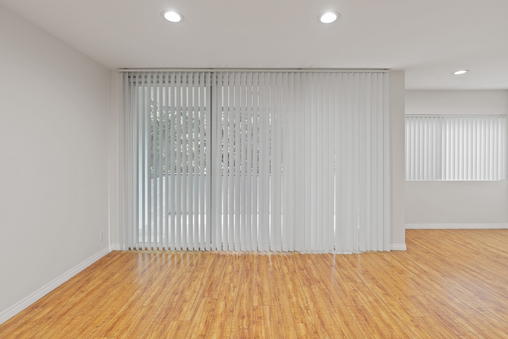Building Photo - 4915 Tyrone Ave