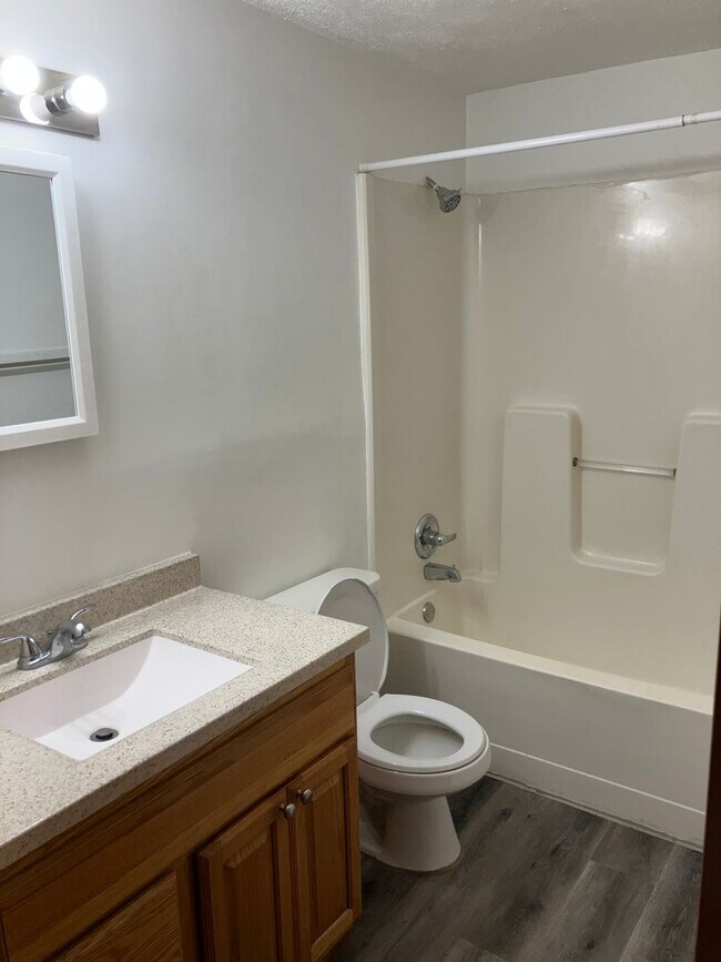 Building Photo - 38 Meadowview Terrace