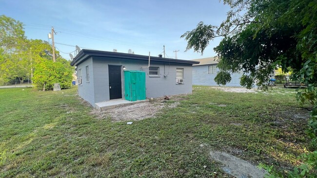 Building Photo - 1605 N 17th St