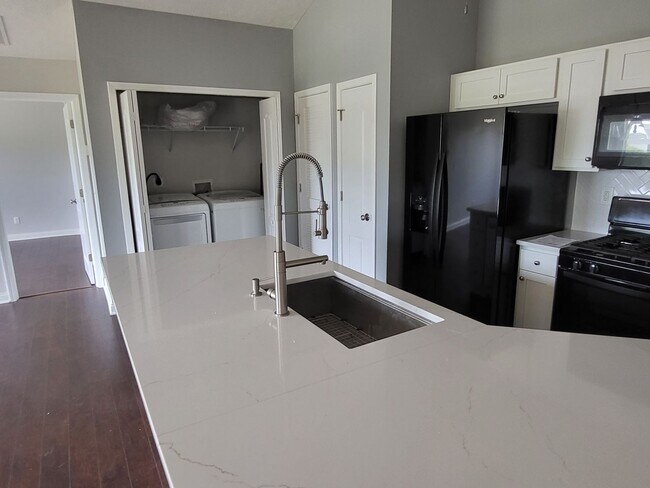 Building Photo - 3318 Lenehan Ln
