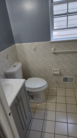 Building Photo - 135 Seymour Ave