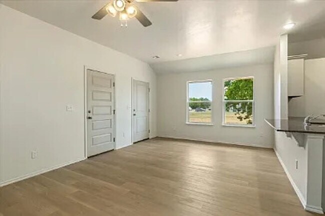 Building Photo - Modern 2-Bed, 2-Bath Duplex in Lawton View...