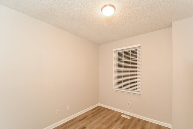 Building Photo - 103 Talon Dr