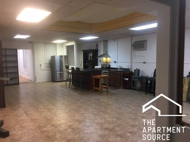 Building Photo - 3605 N Damen Ave