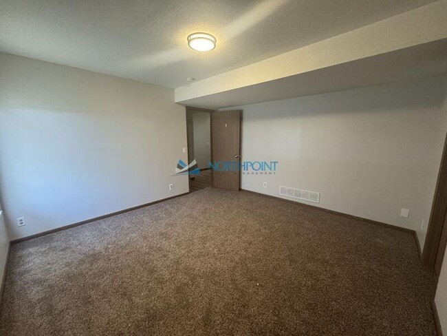 Building Photo - 1302 Hollyhock Dr