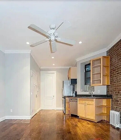 Building Photo - 235 W 14th St