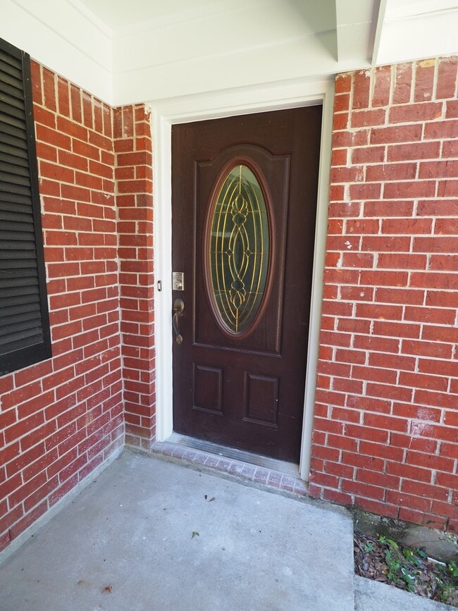 Building Photo - Four Bedroom House in Foley!