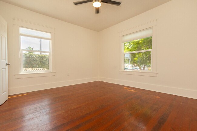 Building Photo - Charming 1 Bed/1 Bath w/ Large Fenced Yard...