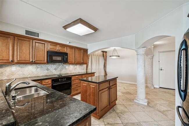 Building Photo - 2413 Bayshore Blvd