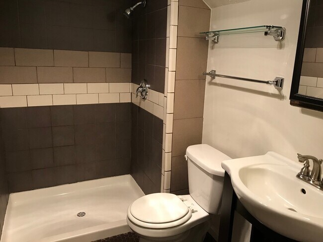 Building Photo - 2x2 with Loft! Walk to Harney Elementary! ...