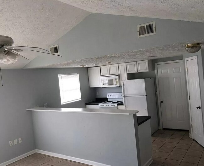 Building Photo - 7405 San Moritz Dr