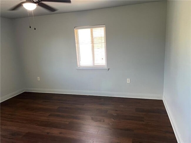 Building Photo - 3209 Golden Dr