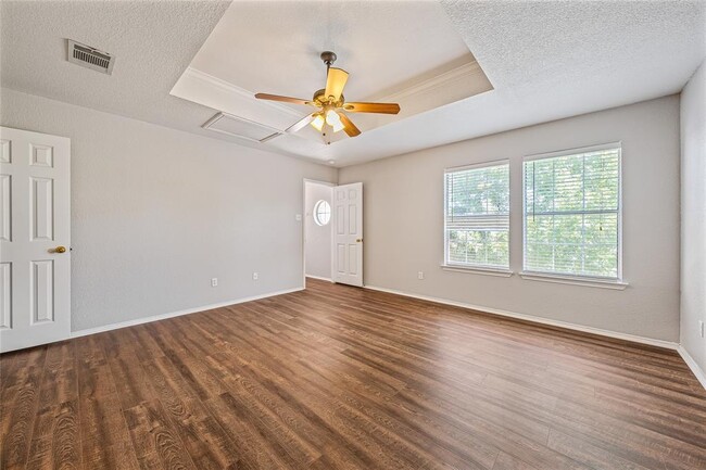 Building Photo - 709 Black Isle Dr