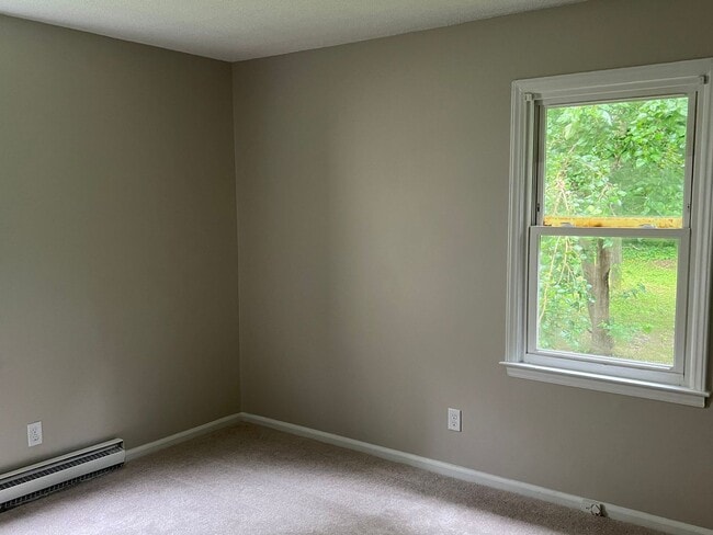 Building Photo - Renovated 2 Bedroom House
