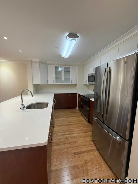 Building Photo - 1443 Beacon St