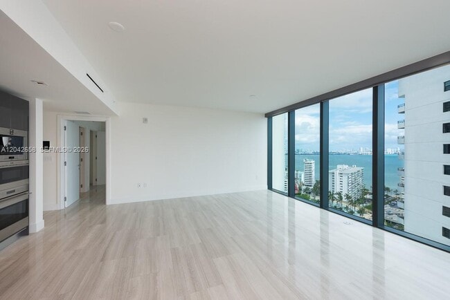 Building Photo - 1451 Brickell Ave
