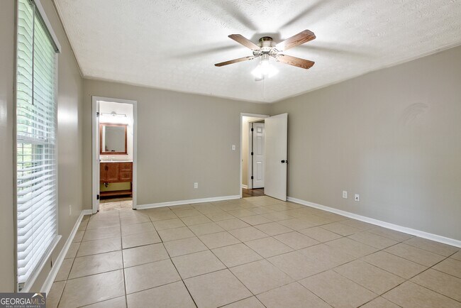 Building Photo - 11 Logwood Ln