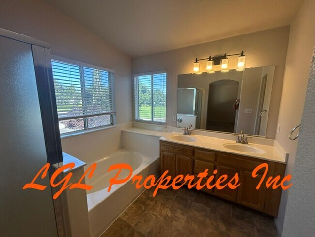 Building Photo - 4116 Woodwillow Ln