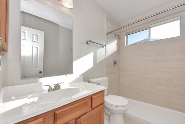 Building Photo - 8719 Sailing Dr