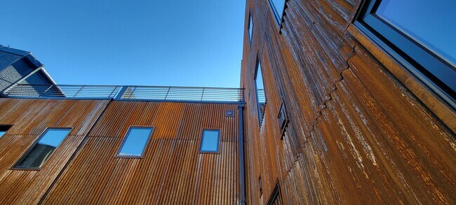 Building Photo - 1328 S 9th St