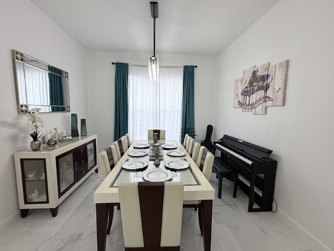 Building Photo - 5 Bedroom and 6 Bathroom, Lake view House