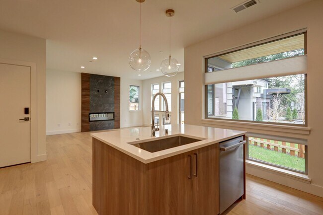 Building Photo - Brand-New 3bd + Office, 2.5ba Home Available in Perfect Kirkland Location!