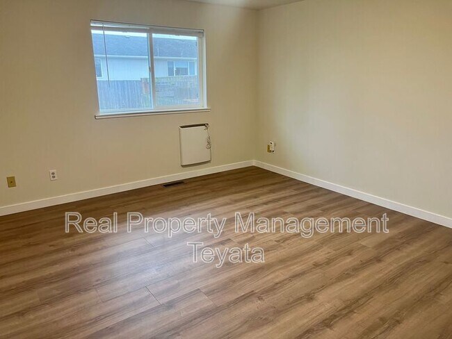 Building Photo - 902 S 22nd Ct